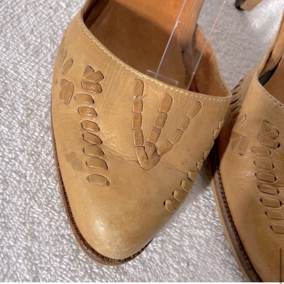 Vintage Made In Brazil Light Tan Leather Pointed Toe Heels 7.5 - Picture 14 of 16